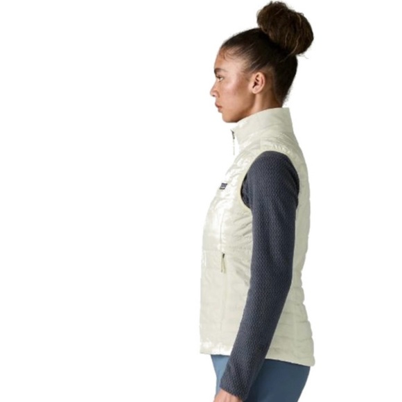 Patagonia Women's Cream Quilted Vest - Picture 4 of 11